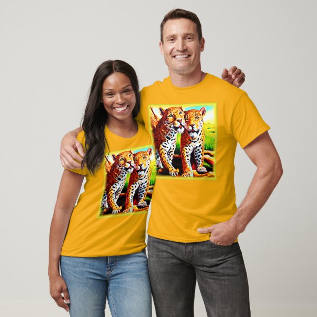Adorable Jaguar Cubs im Dschungel. Jetzt kaufen T-Shirt (Unisex)