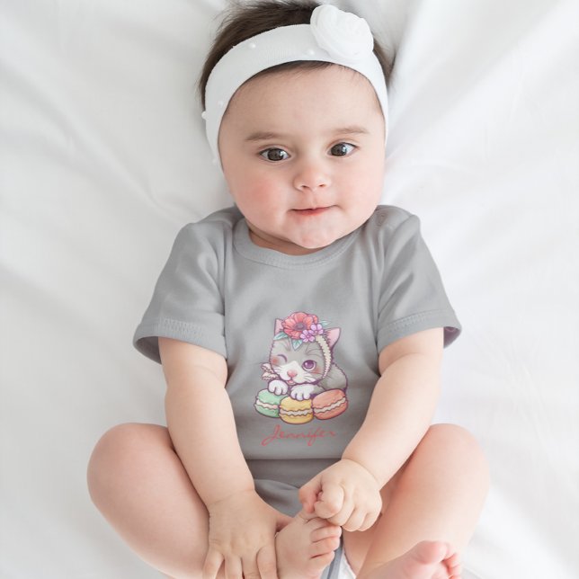 Adorable Kitten mit grün-gelb-rosa Macaroons Baby Strampler (Von Creator hochgeladen)