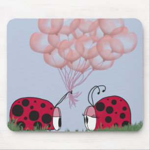 Adorable Ladybug mit Hübschem rosa Ballon Bouquet Mousepad