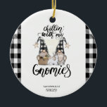 Adorable Niedlich Gnomes Black Buffalo Kariert Keramik Ornament<br><div class="desc">Adorable niedliche Gnome auf schwarzem Büffel kariertem Hintergrund.</div>