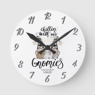 Adorable Niedlich Gnomes Black Buffalo Kariert Runde Wanduhr