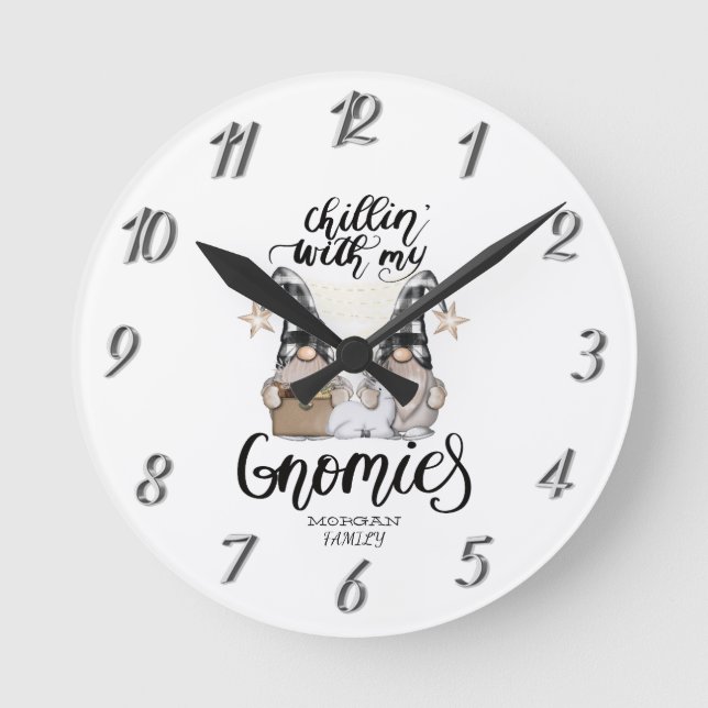 Adorable Niedlich Gnomes Black Buffalo Kariert Runde Wanduhr (Vorderseite)