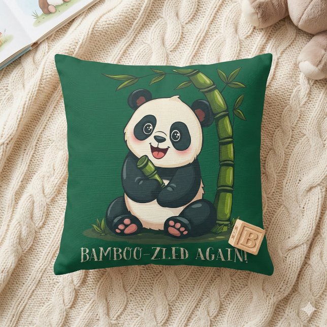 Adorable Panda Hugging Bamboo Niedlicher Cartoon G Kissen (Adorable Panda Hugging Bamboo Cute Cartoon Green Throw Pillow Mockup A)