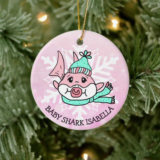 Adorable Personalisierte Babyhaie und Schneeflocke Keramik Ornament (Baum)