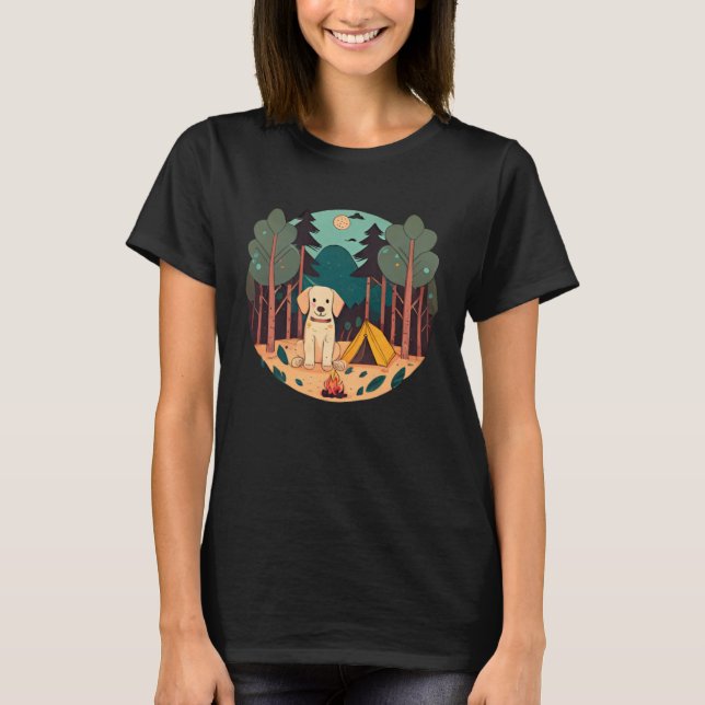 Adorable Retriever Enjoys Camping Adventure in the T-Shirt (Vorderseite)