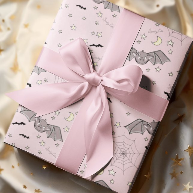 Adorable rosa Niedliche Fledermäuse Halloween Geschenkpapier (Adorable Kids Halloween Spooky Cute Bats, Moons, Stars, Spider Webs & Hand-written "Spooky Cute".)