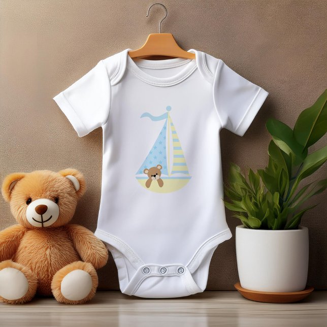 Adorable Sailboat Baby Bear Baby Strampler (Von Creator hochgeladen)