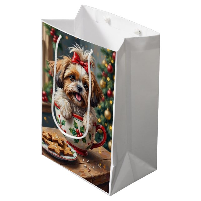 Adorable Shih Tzu Dog in Christmas Mug Cozy Art Mittlere Geschenktüte (Vorderseite Schrägansicht)