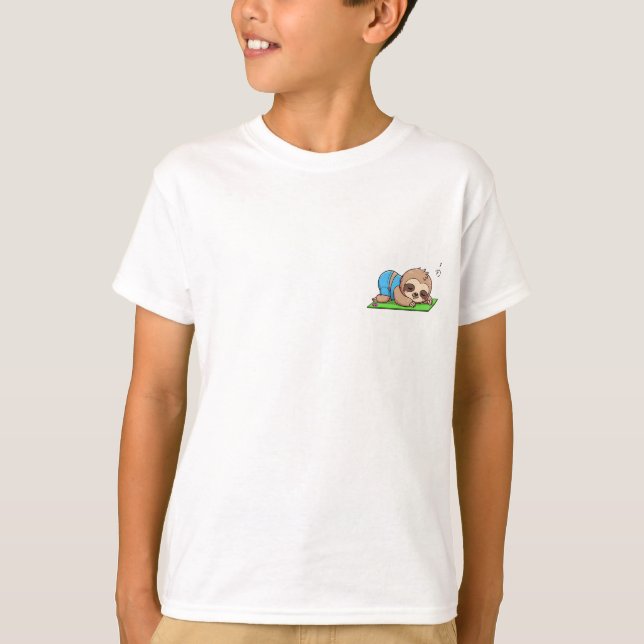 Adorable Sleeping Yoga Sloth in Child's Pose on Gr T-Shirt (Vorderseite)