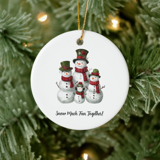 Adorable Snowman Familie in Matching Hats & Scarve Keramik Ornament (Baum)