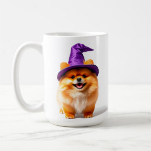 Adorable Spitz Welpe tragen einen Hexenhut Kaffeetasse