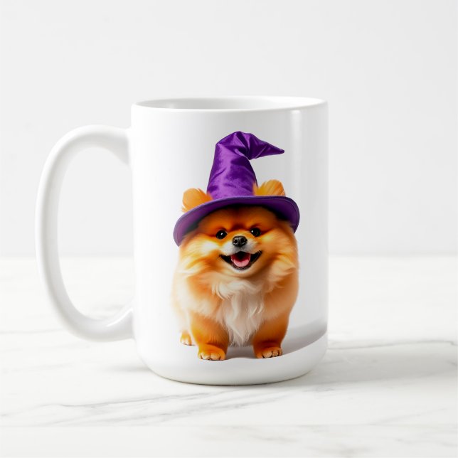 Adorable Spitz Welpe tragen einen Hexenhut Kaffeetasse (Links)