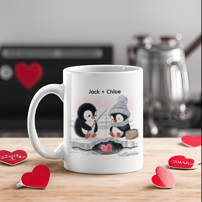 Adorable Valentine Wasserfarbe Ice Angeln Pinguine Kaffeetasse (Cute Penguin ice fishing for heart Valentine coffee mug personalized with couple's names)