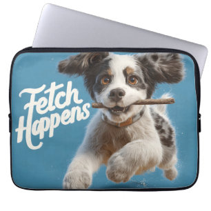 Adorable Welpe Mid-Air-Laufen mit einem Stock Laptopschutzhülle