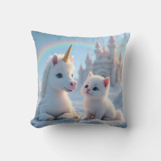 Adorable White Kitten und Baby Unicorn Kissen