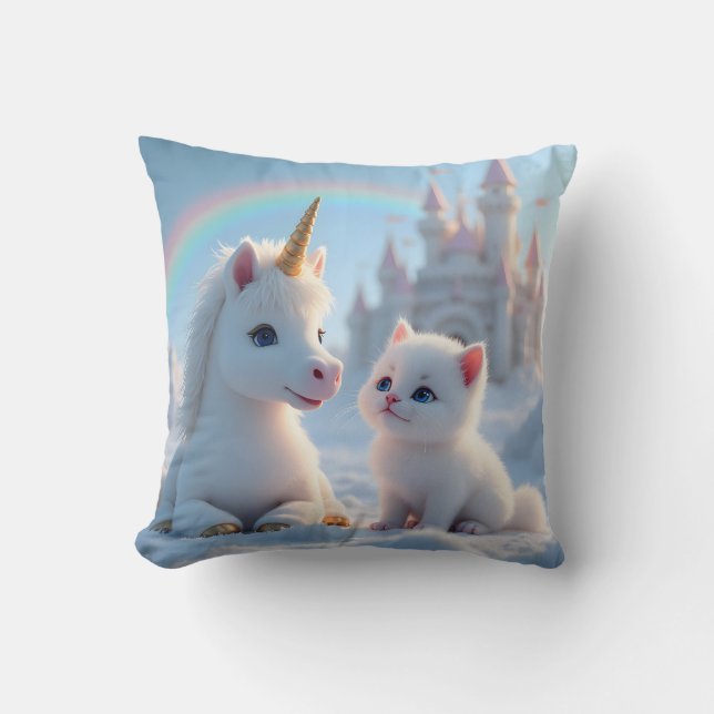 Adorable White Kitten und Baby Unicorn Kissen (Vorderseite)