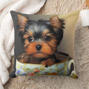 Adorable Yorkie in einem digitalen Teacup-Bild Kissen