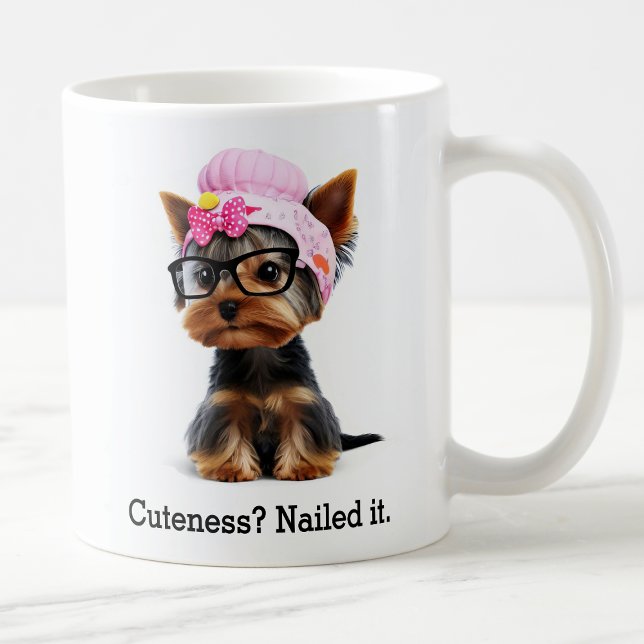 Adorable Yorkie mit rosa Beanie Kaffeetasse (Von Creator hochgeladen)
