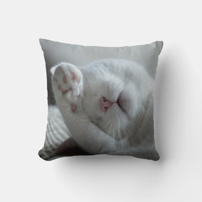 Adortable White Cat Throw Kissen Kissen (Vorderseite)