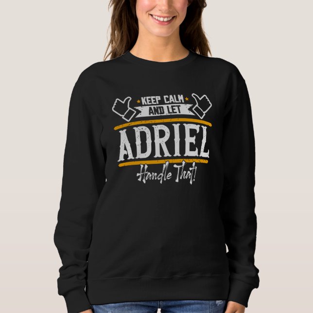Adriel Bleib ruhig und lass Adriel das machen Sweatshirt (Vorderseite)