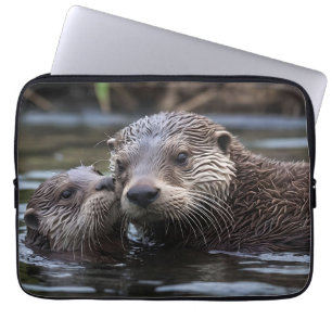 **"Adrift in Liebe: Mama und Baby Otter"*** Laptopschutzhülle