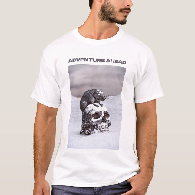 Adventure Ahead. Rat on skull in snow T-Shirt (Vorderseite)