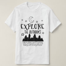 "Adventure Awaits" Anpassbarer T - Shirt