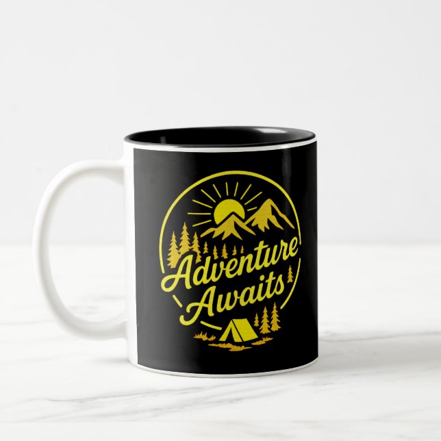 Adventure Awaits Camping Zweifarbige Tasse (Links)