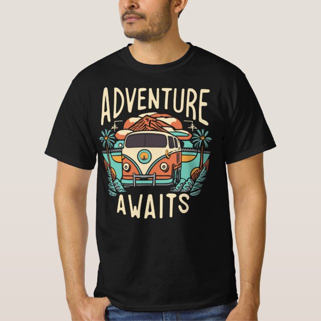 Adventure Awaits Funny Tshirt (Vorderseite)