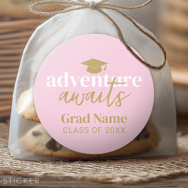 Adventure Awaits - Grad Name und Cap - Pink Gold Runder Aufkleber