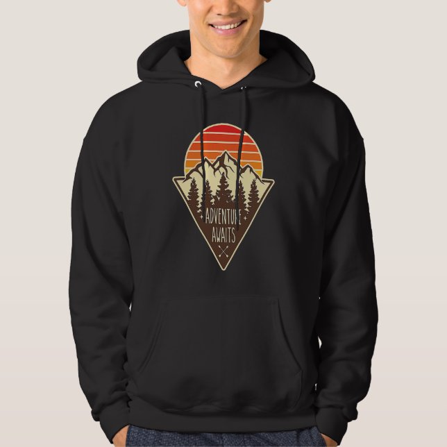 Adventure Awaits, Outdoors Nature Hiking Graphic Hoodie (Vorderseite)