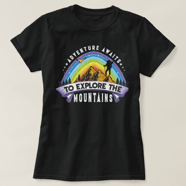 Adventure Awaits To Explore The Mountains T-Shirt (Design vorne)