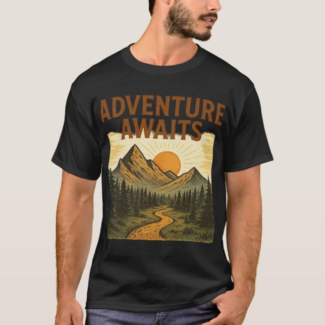 Adventure Awaits | Vintage Mountain & Nature Illus T-Shirt (Vorderseite)