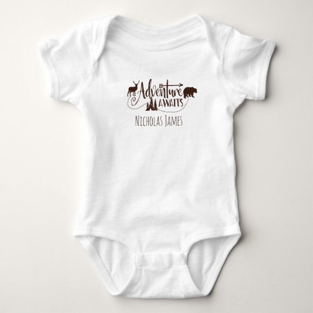"Adventure Awaits" Wilderness Personalisiert Baby Strampler (Vorderseite)