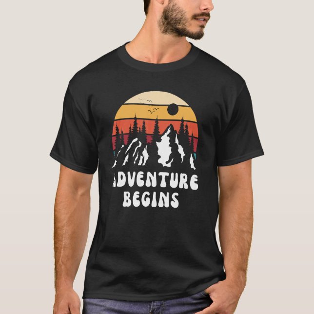 Adventure Begins Mountain Nature Hiking Travel Roa T-Shirt (Vorderseite)