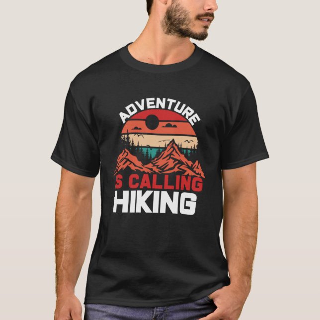 Adventure is Calling Hiking T-Shirt (Vorderseite)