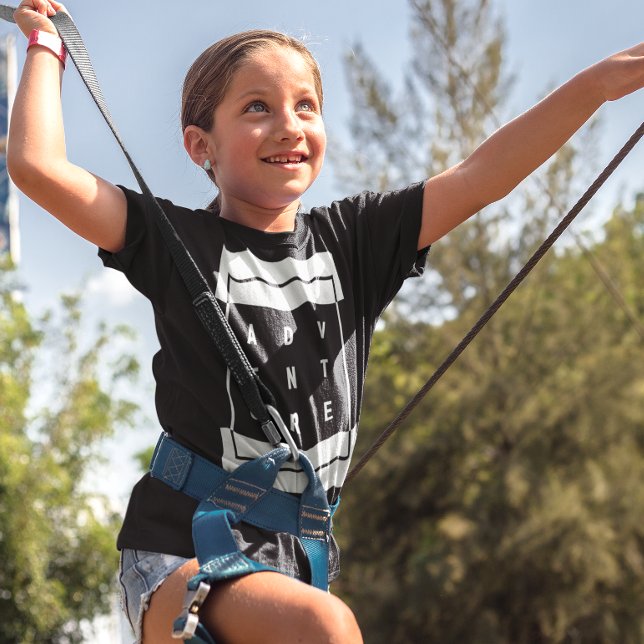 Adventure Typo T-Shirt (Von Creator hochgeladen)