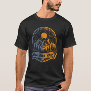 Adventure Waits Adventure Wandern Camping T-Shirt