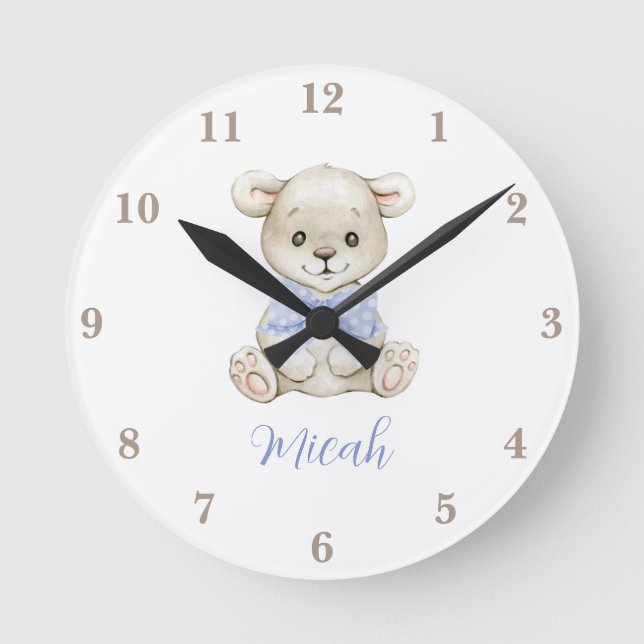 Adventure Watercolor Baby Bear Blue Bow Runde Wanduhr (Vorderseite)