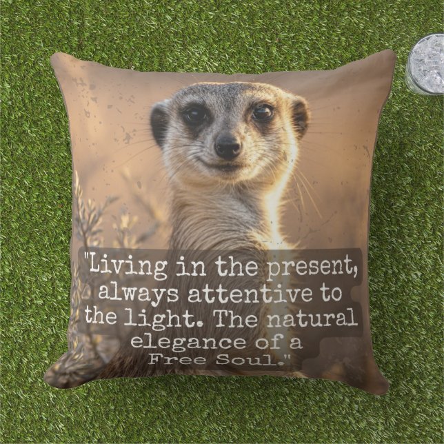 Adventurous Meerkat Living Kissen (Gras)