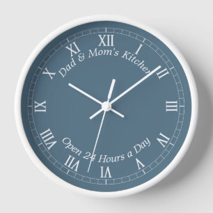 Aegean Blue Solid Color mit anpassbarem Text Uhr