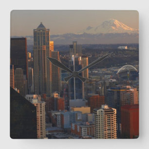 Aerial view of Seattle city skyline 2 Quadratische Wanduhr