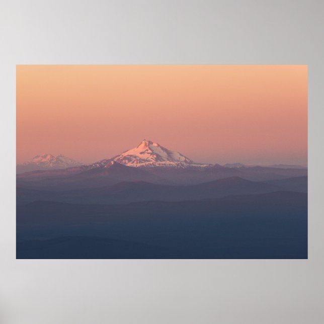 AERIELLE FOTOGRAFIE DES BERGES MIT SCHNEE POSTER (Vorne)