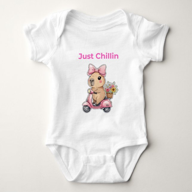 Aesthetic Capybara Just Chillin' Cute T-Shirt Baby Strampler (Vorderseite)