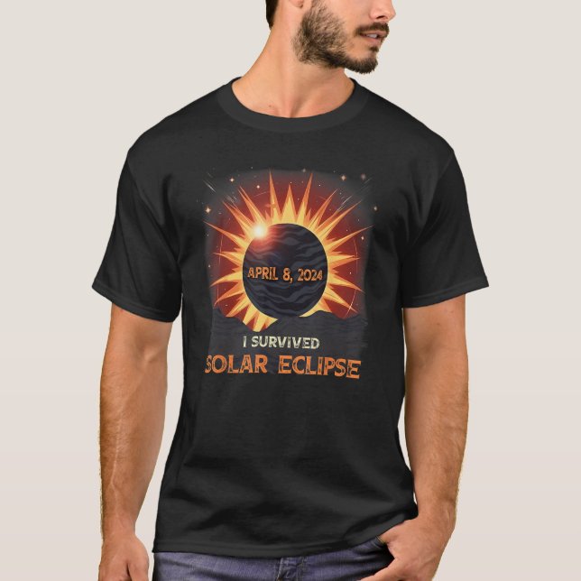 Aesthetic Mountain I Survived Total Solar Eclipse  T-Shirt (Vorderseite)