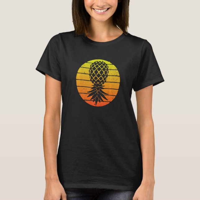 Aesthetic Upside Down Pineapple  Swinging Swinger  T-Shirt (Vorderseite)