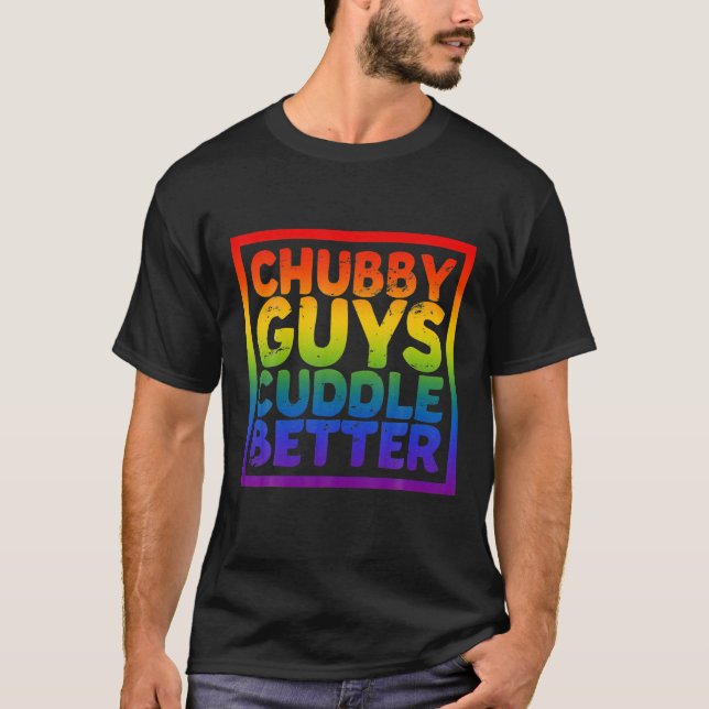 AETICON Chubby-Typ Cuddle Better LGBT Gay Bear T-Shirt (Vorderseite)