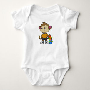 Affe als Skater mit Skateboard Baby Strampler