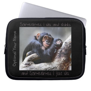 Affe sitzt laptopschutzhülle