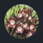 AFFE STELLTE BLUMEN GEGENÜBER. - Wunder der Natur Runde Wanduhr<br><div class="desc">AFFE STELLTE BLUMEN GEGENÜBER. - Wunder der Natur</div>
